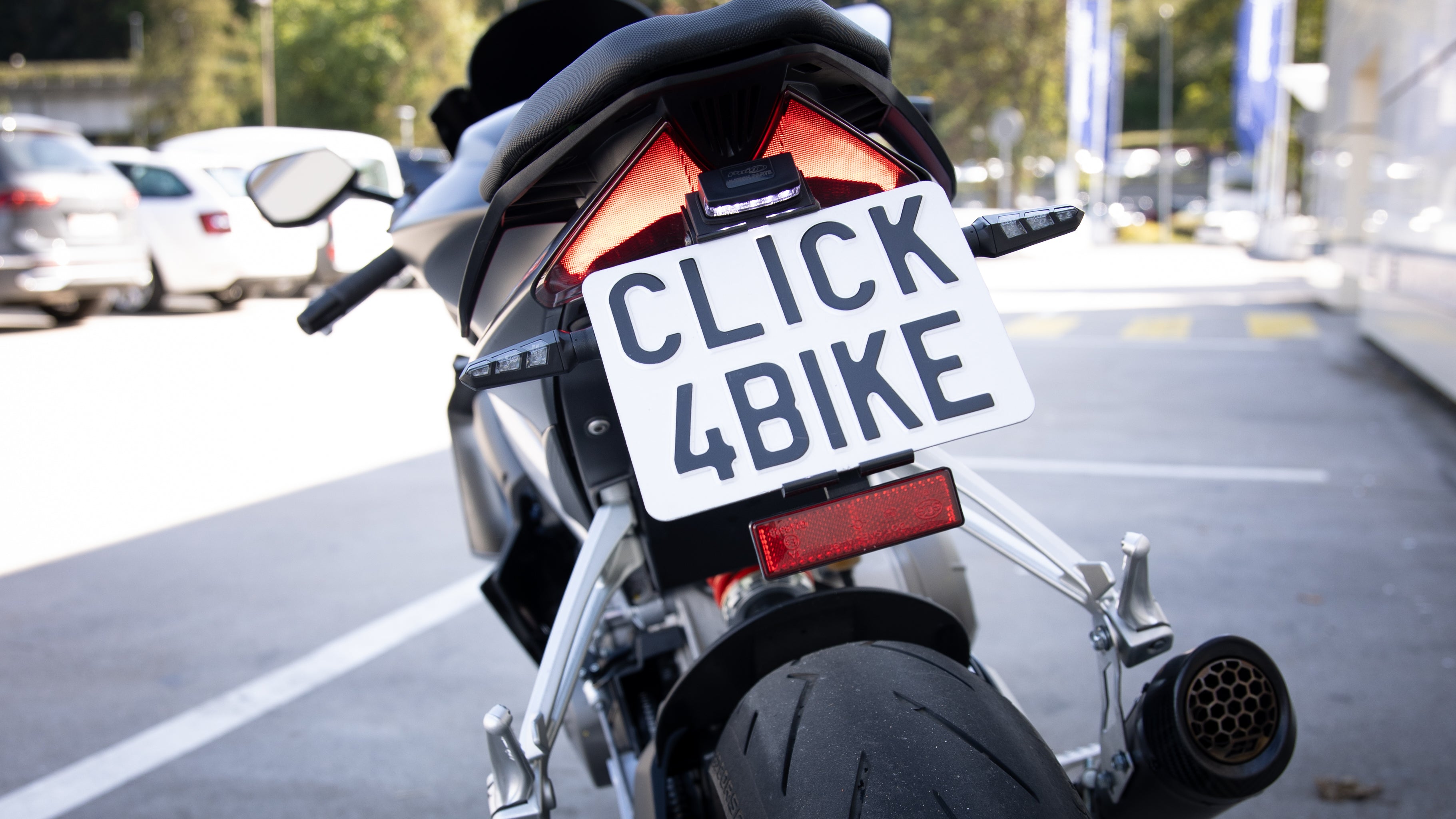 Die wichtigsten Eigenschaften, die ein Motorrad-Kennzeichenhalter haben sollte. - 21CARS