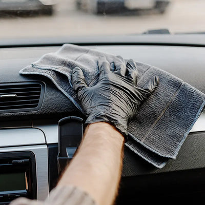 Cockpit wird gereinigt 