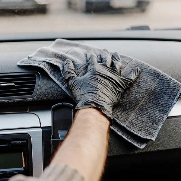 Cockpit wird gereinigt 